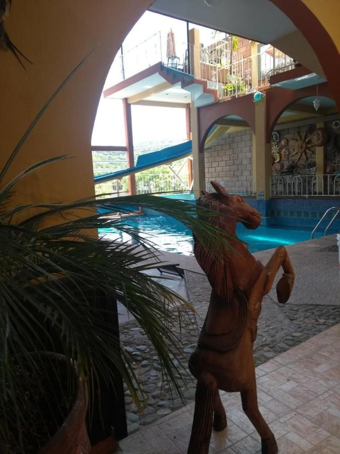 אישטפאן דה לה סאל Hotel Yara מראה חיצוני תמונה