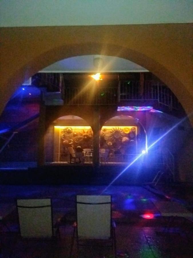 אישטפאן דה לה סאל Hotel Yara מראה חיצוני תמונה